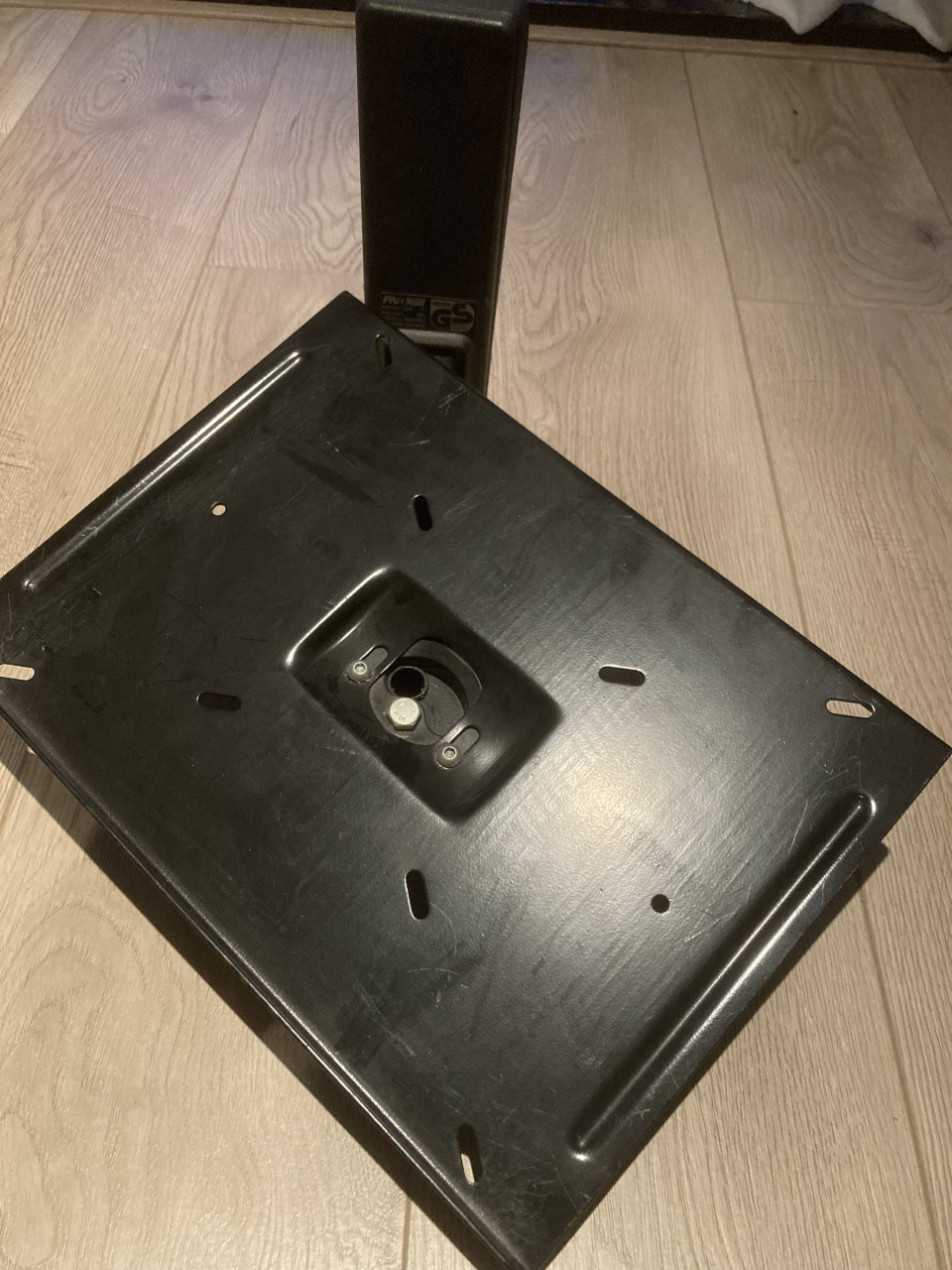 Pivotelli draaibare (tv) wandsteun