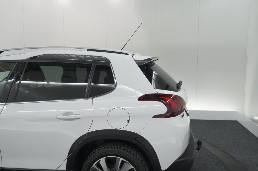 Peugeot 2008 puretech 110 eat6 allure | trekhaak | camera | panoramadak | a