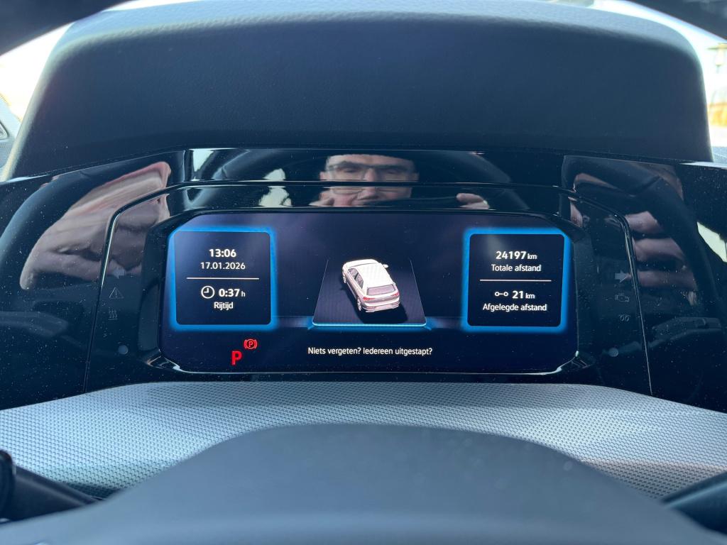 Volkswagen Golf 1.5 ehybrid 50 edition automaat , elektrische voorstoelen, 