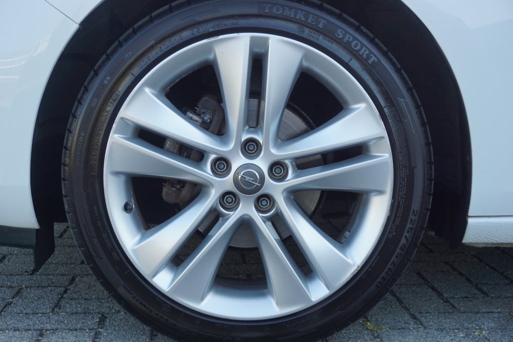 Opel Astra sports tourer 1.4 turbo sport airco / cruise / navi / elektr. ra