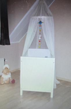 Complete babykamer: ledikant, commode en kast