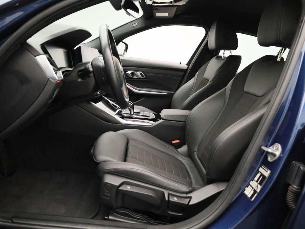 BMW 3-serie 318i business edition | automaat | lmv | half leder | virtual c