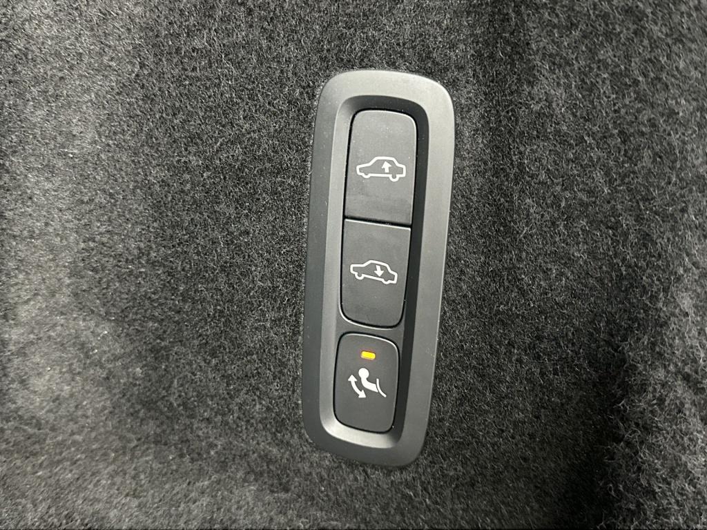 Volvo XC60 t6 398pk recharge ultra dark| adap.cruise| 360camera| pano