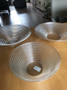 Te koop glazen schalen.(z.g.a.n.).