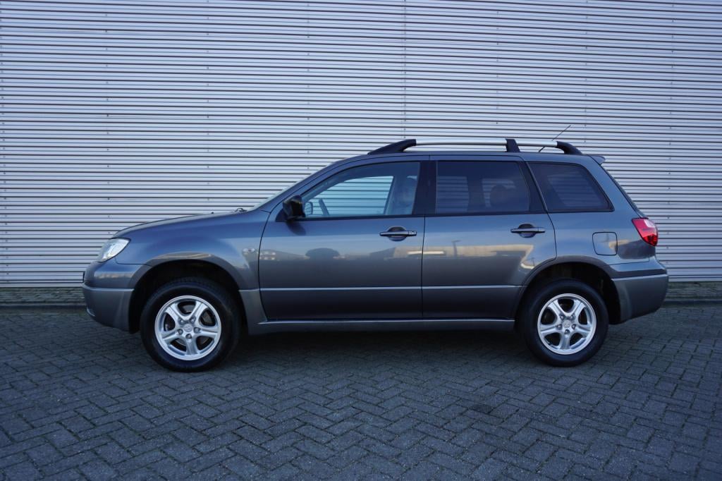 Mitsubishi Outlander 2.0 invite+ airco / cruise / elektr. ramen / trekhaak 