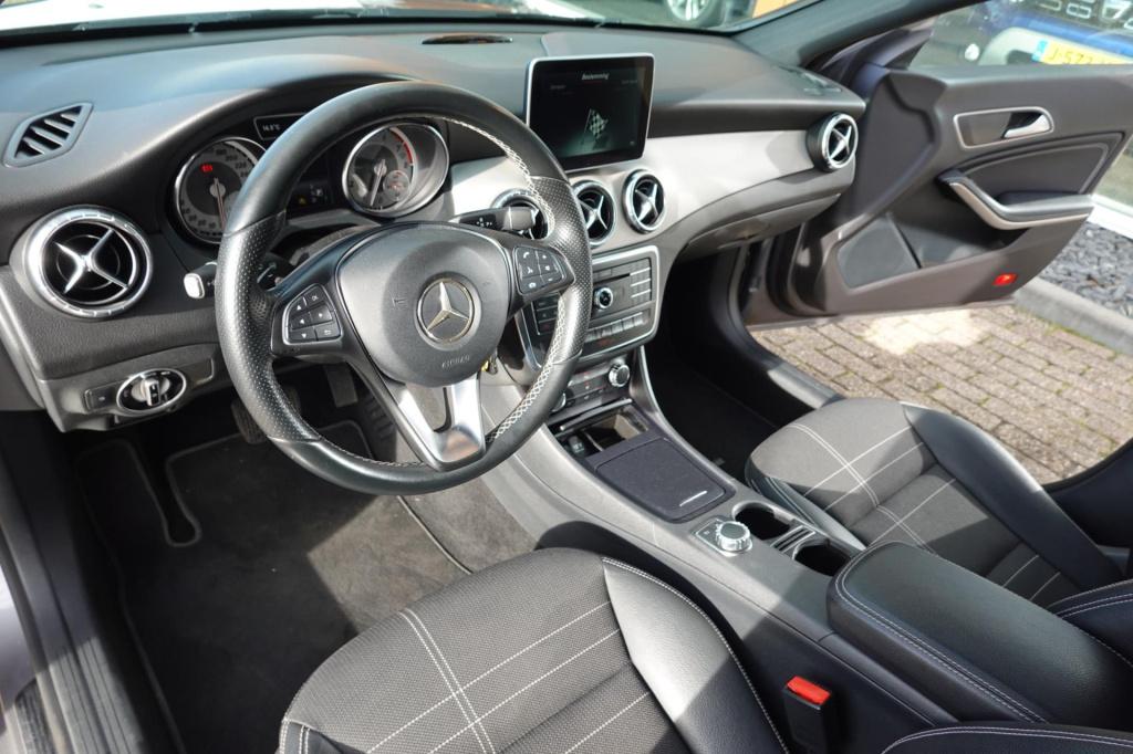 Mercedes-Benz Cla shooting brake 180 orangeart edition