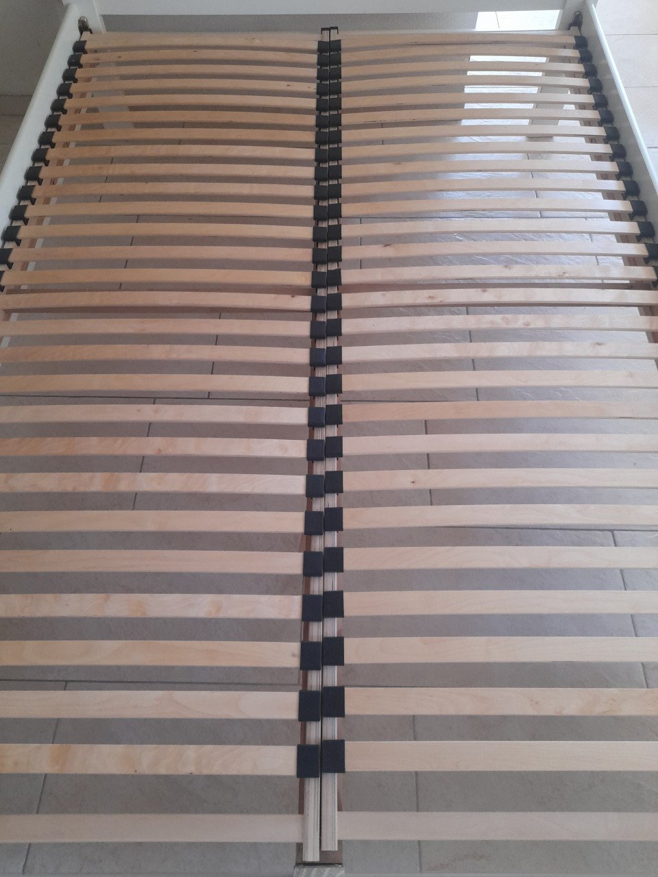 Wit bed 140 x 200 (in goede staat )140 x 200