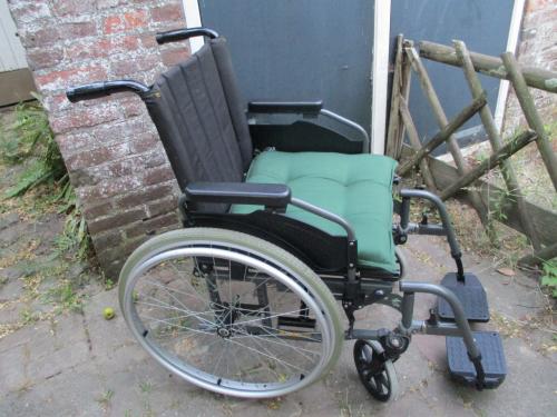 Te koop degelijke rolstoel
