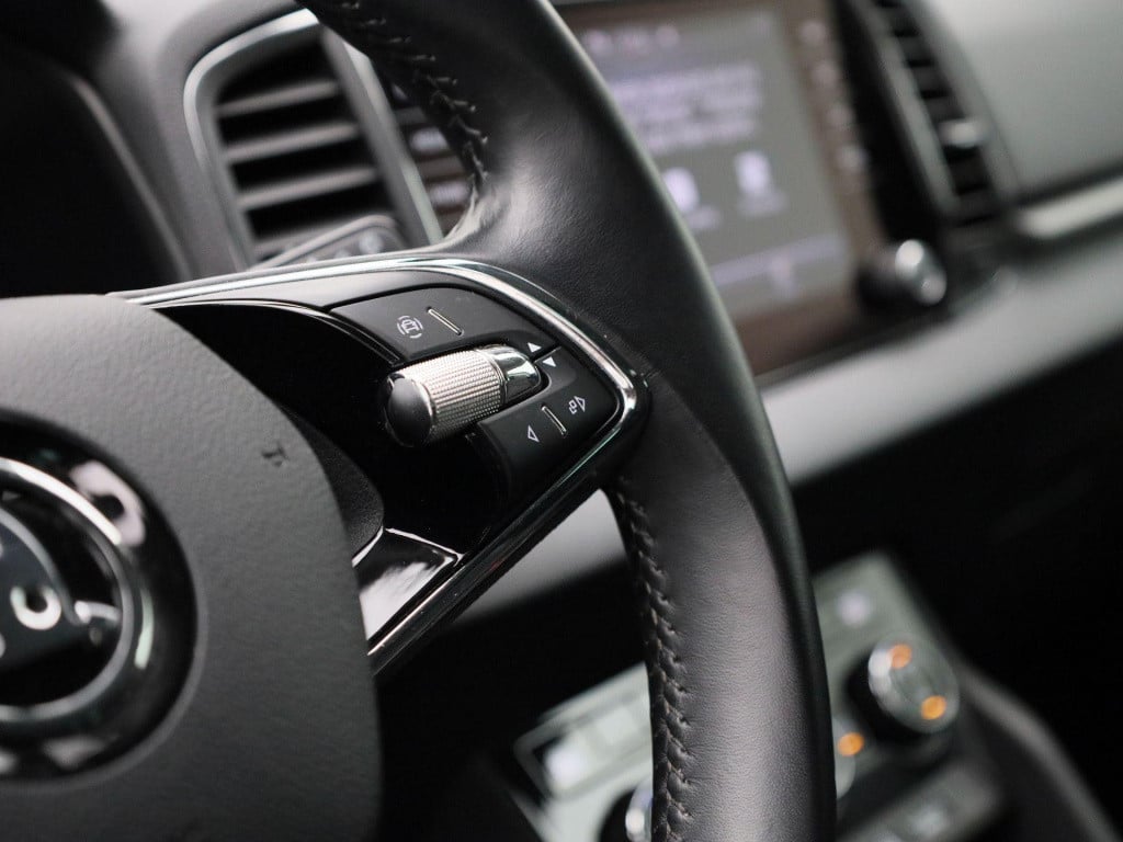 Skoda Karoq 1.0 tsi business edition | navigatie | apple carplay / android 