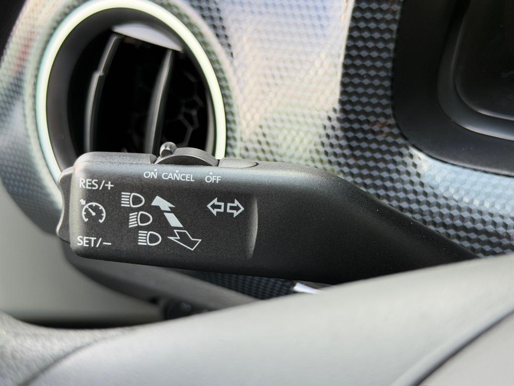Volkswagen UP! 1.0 5-deurs | camera | cruise | airco | bluetooth | pdc | ri