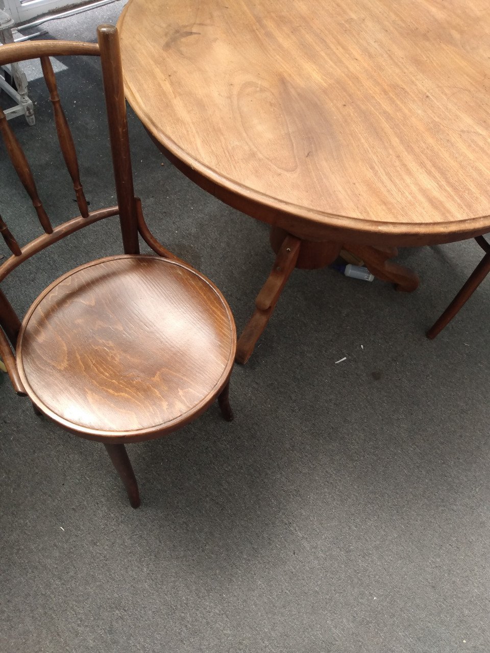 Stoelen en tafel
