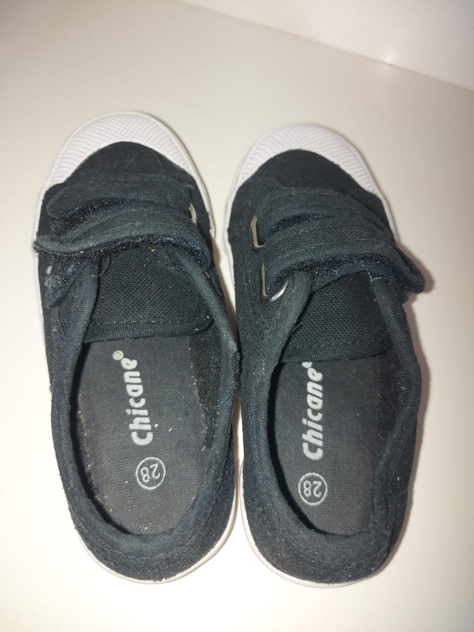 Zo goed als nieuwe zwarte gymschoenen maat 28 klittenband