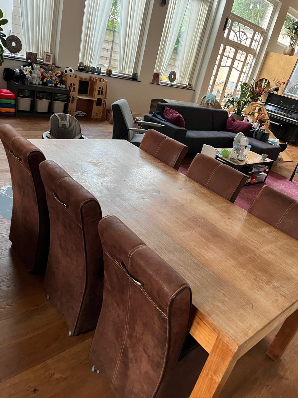 Eettafel met 6 stoelen