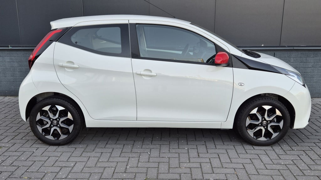Toyota Aygo 1.0 vvt-i x-cite*automaat*airco*camera*apple-carplay*android*