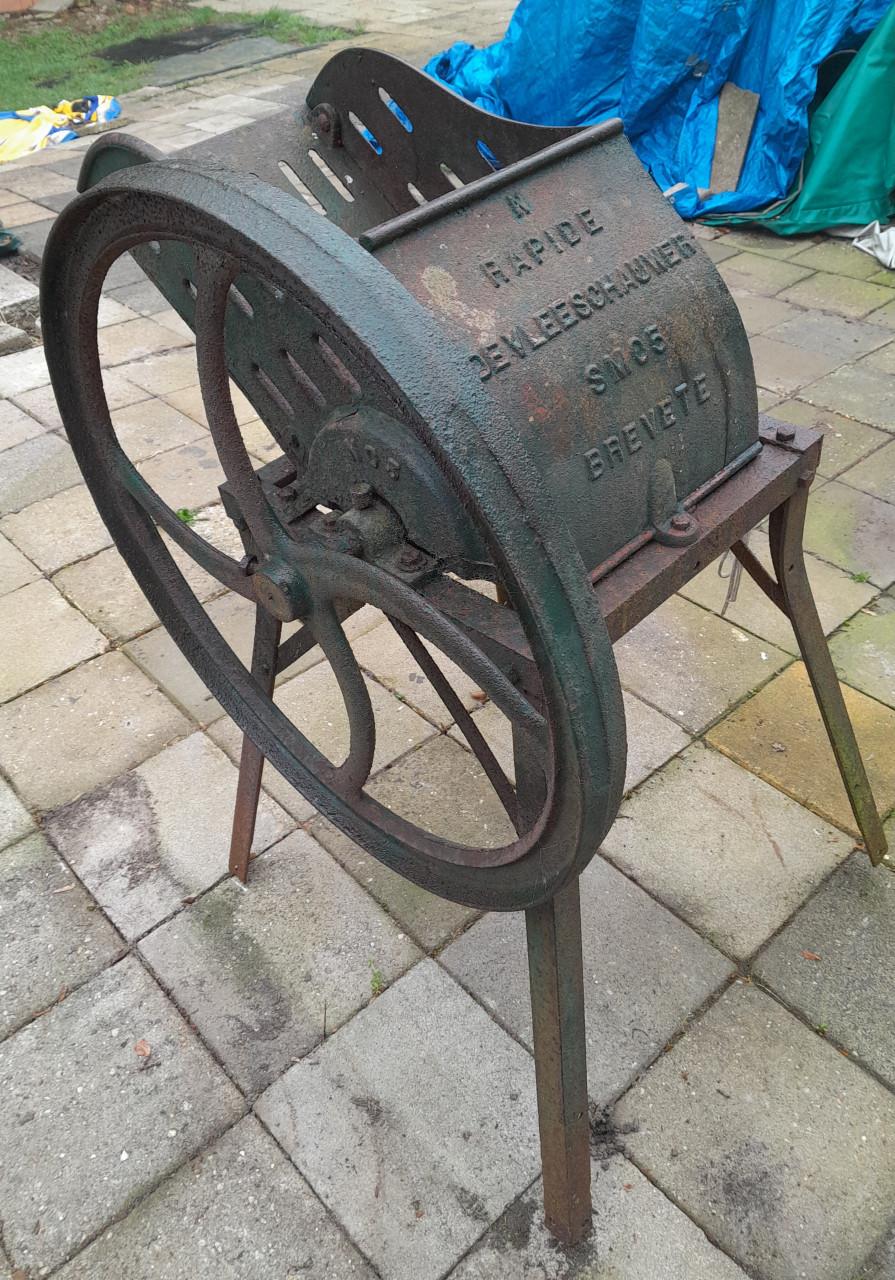 Ouderwetse bietenmolen van de Vleesschouwer