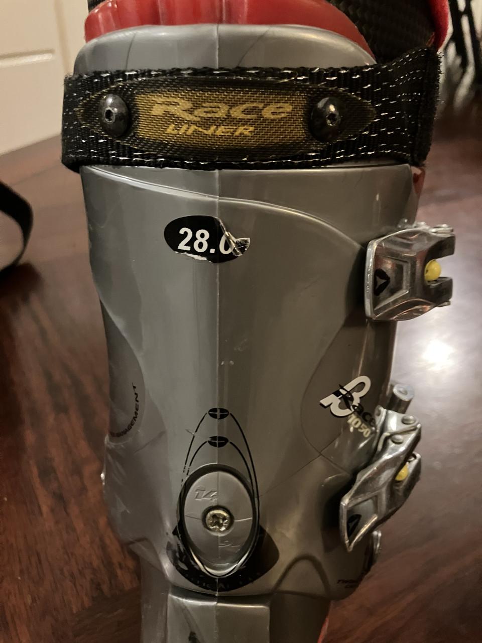 Skischoenen Atomic maat 28 (43.5-44)