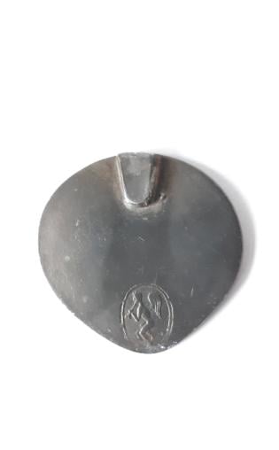 3 kleine tinnen eikel kannetjes, ↑ 11cm.