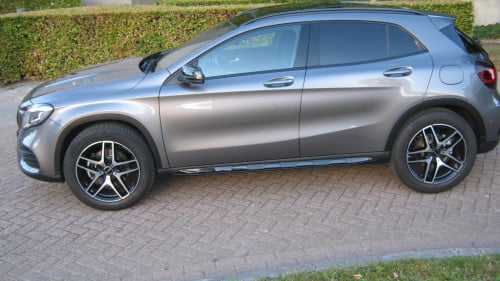 TE KOOP MERCEDES GLA 250  4MATIC MET WEINIG KM 27500 EURO
