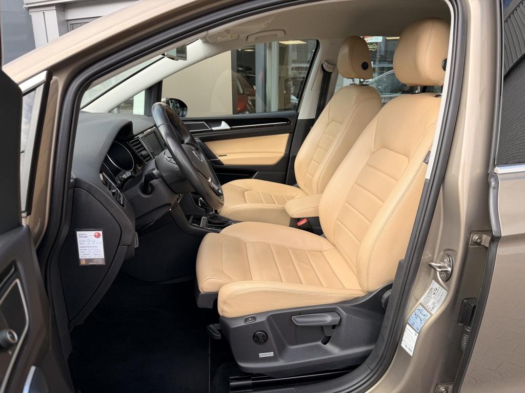 Volkswagen Golf Sportsvan 1.2 tsi highline dsg automaat | leder | trekhaak!