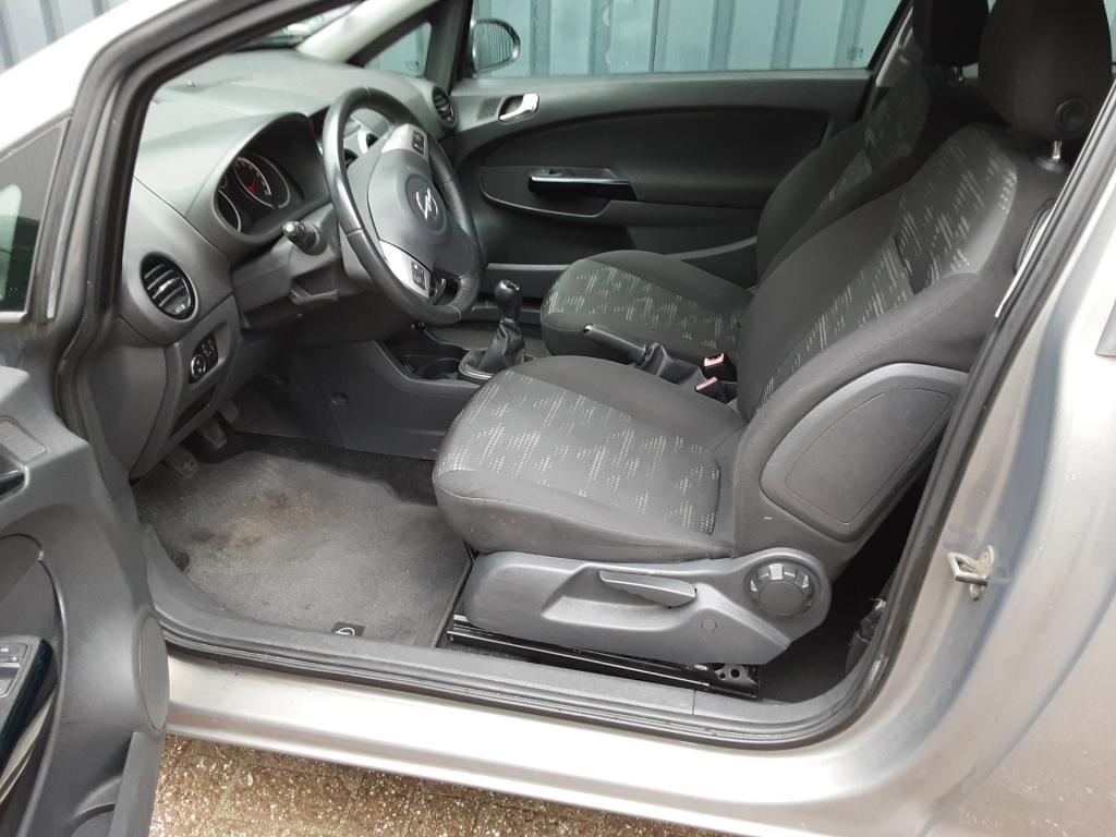 Opel Corsa 1.2-16v cosmo