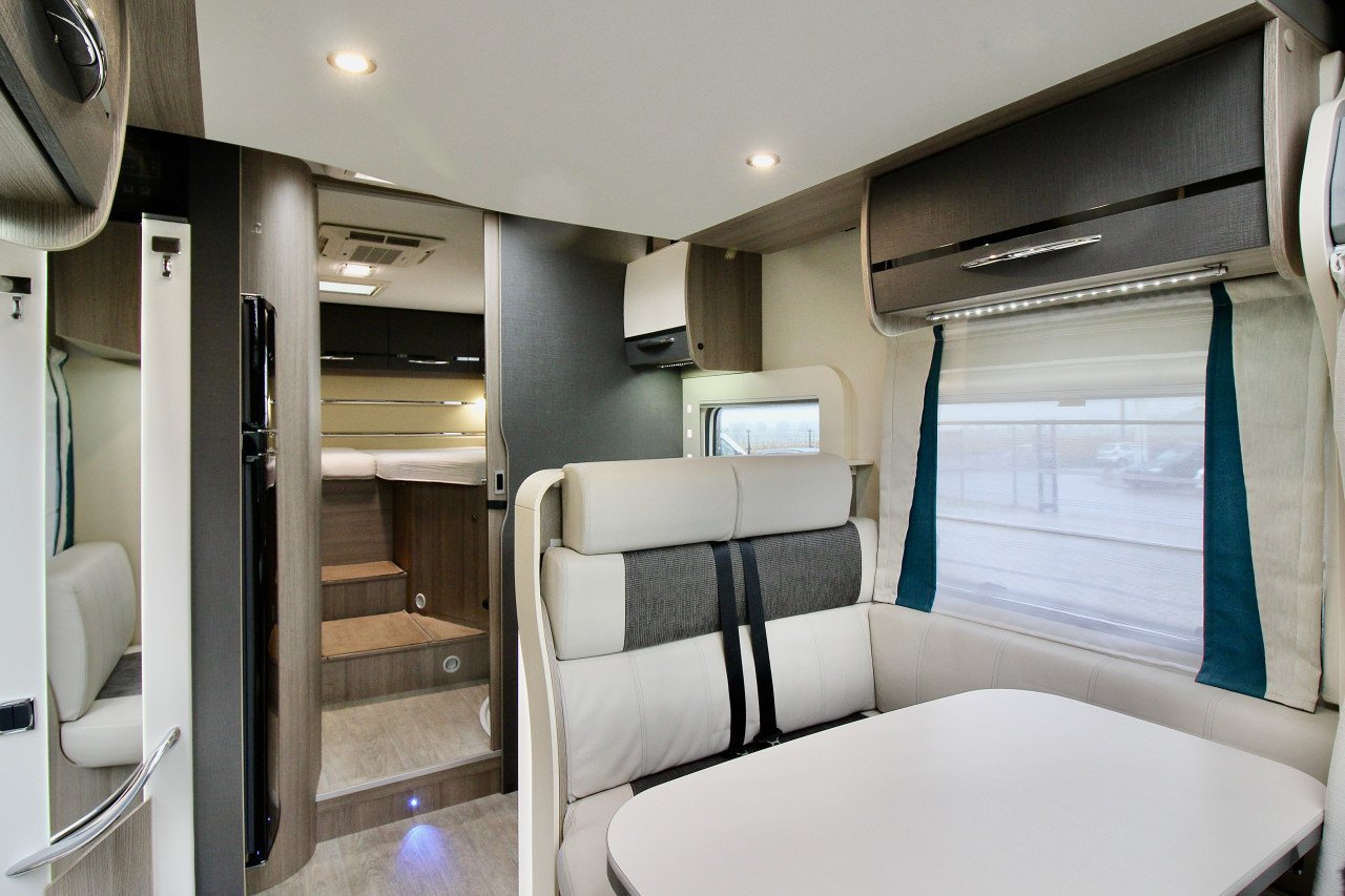 Chausson Titanium 727GA (Lengtebedden+ Hefbed, Als nieuw!!!!)
