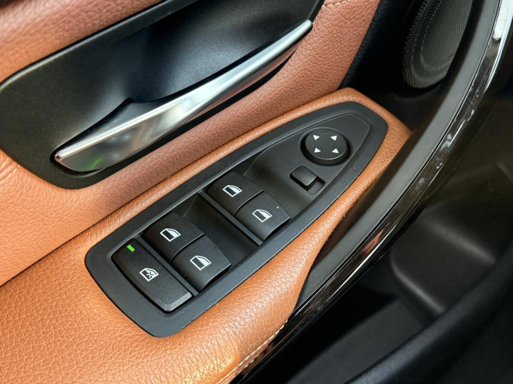 BMW 3-serie 320i high executive | harman/kardon | leder | v + a parkeersens