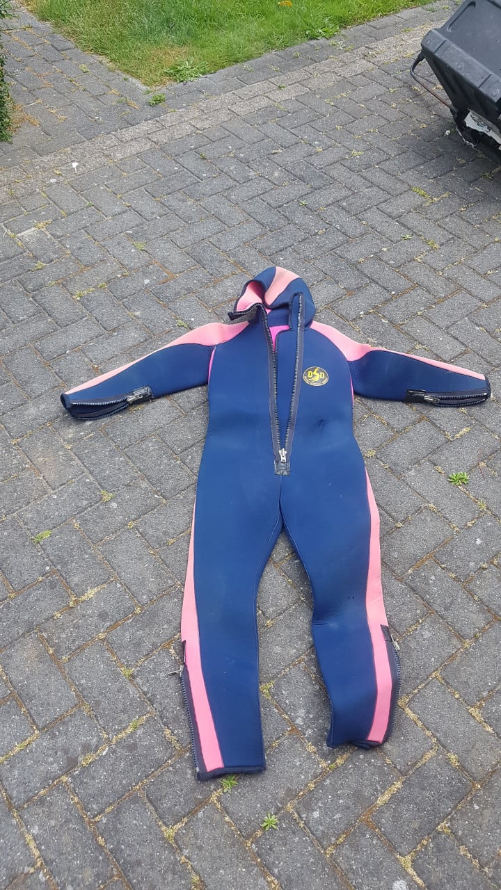 Te koop:  7 mm Duikpak
