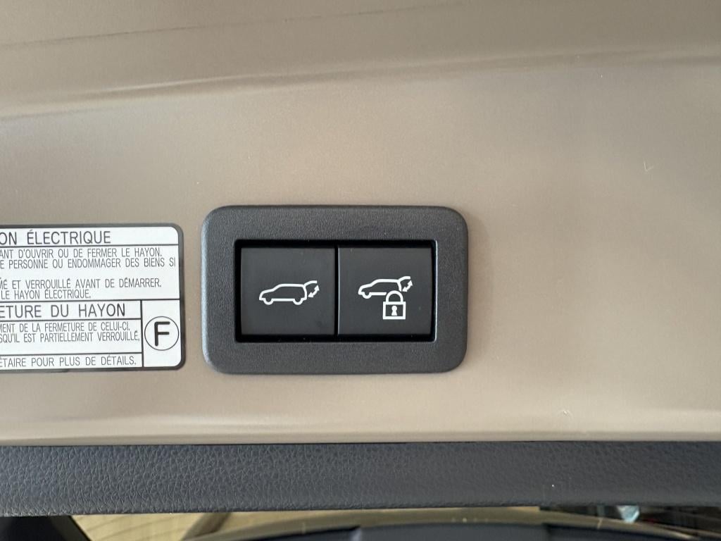 Toyota Corolla Cross hybrid 180 executive | demo | leder |