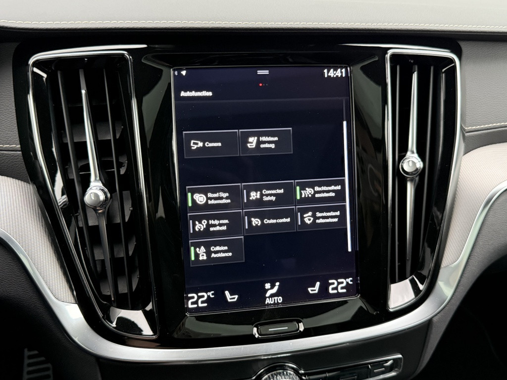 Volvo V60 t8 390pk recharge r-design| panodak| adap.cruise| trekhaak| came