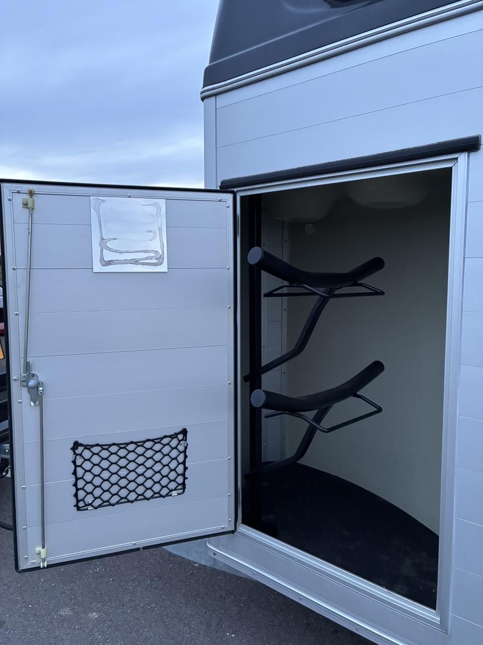 Volledig aluminium Cheval Liberte met zadelkamer en klep/deur