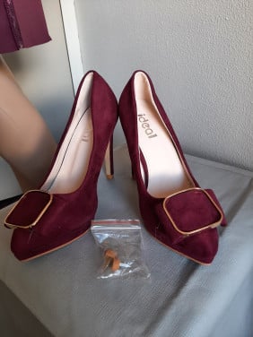 Nieuw ! Bordeaux pumps 36  + extra paar hakjes