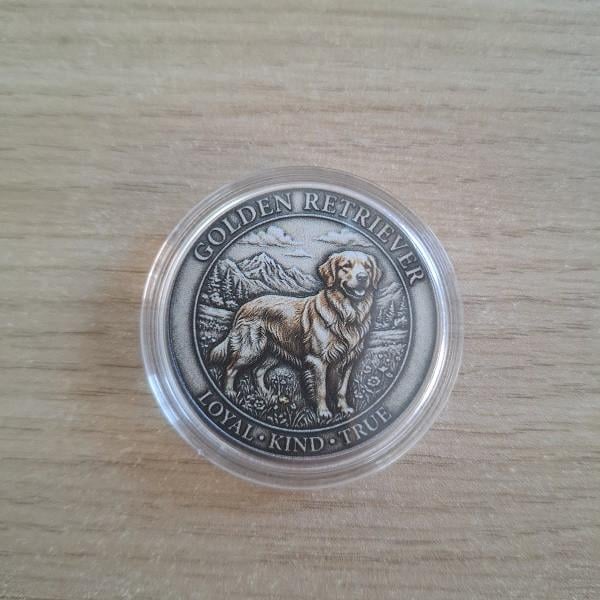 Golden Retriever Munt in Plastic Capsule