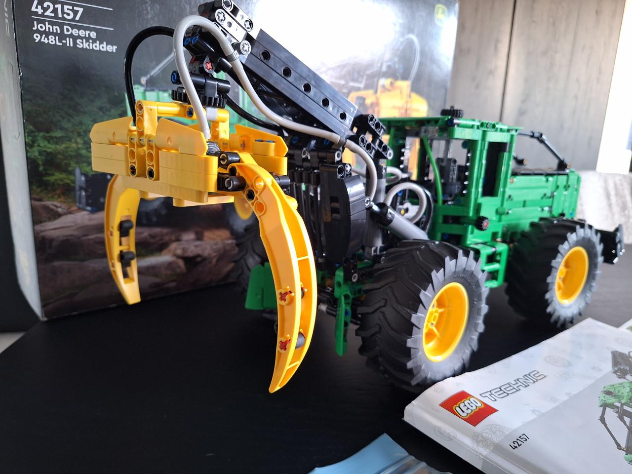 LEGO Technic John Deere 948L-II Skidder (42157)