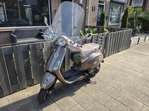Vespa Primavera special edition.