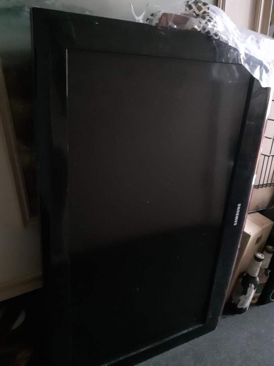 4 x TV ** TOSHIBA - Regza ** 38 inch =94 cm Met afstandbed.!!...& DiverseTV