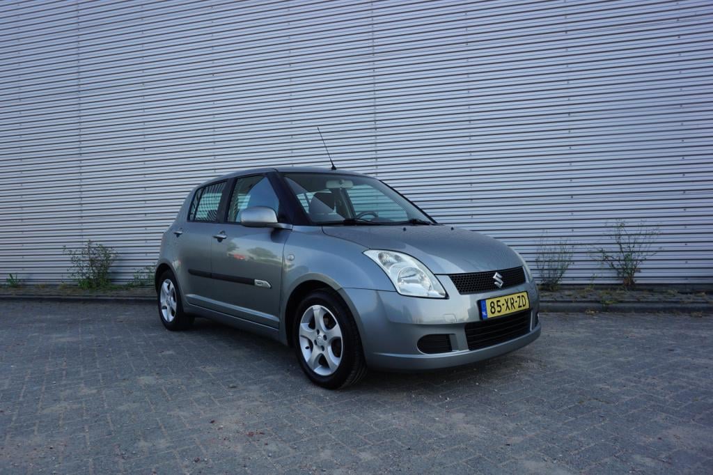 Suzuki Swift 1.3 gls airco / elektr. ramen / lm velgen / nap / apk t/m 07-2