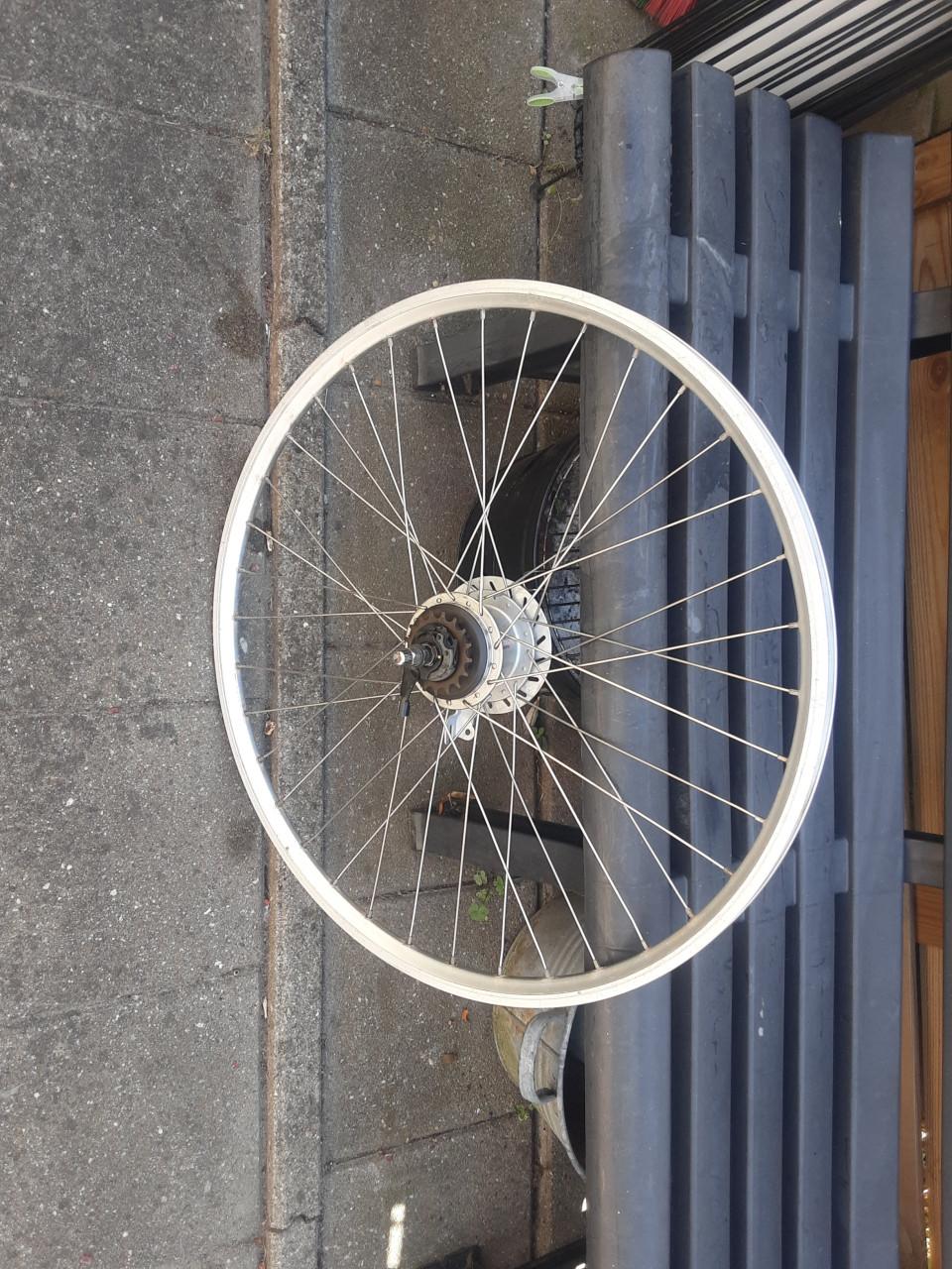 28 inch shimano nexus achterwiel, 8 speed,rollerbrake rem