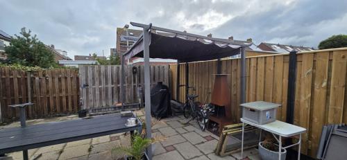 Overkapping 3 x 4. Doek moet vervangen worden