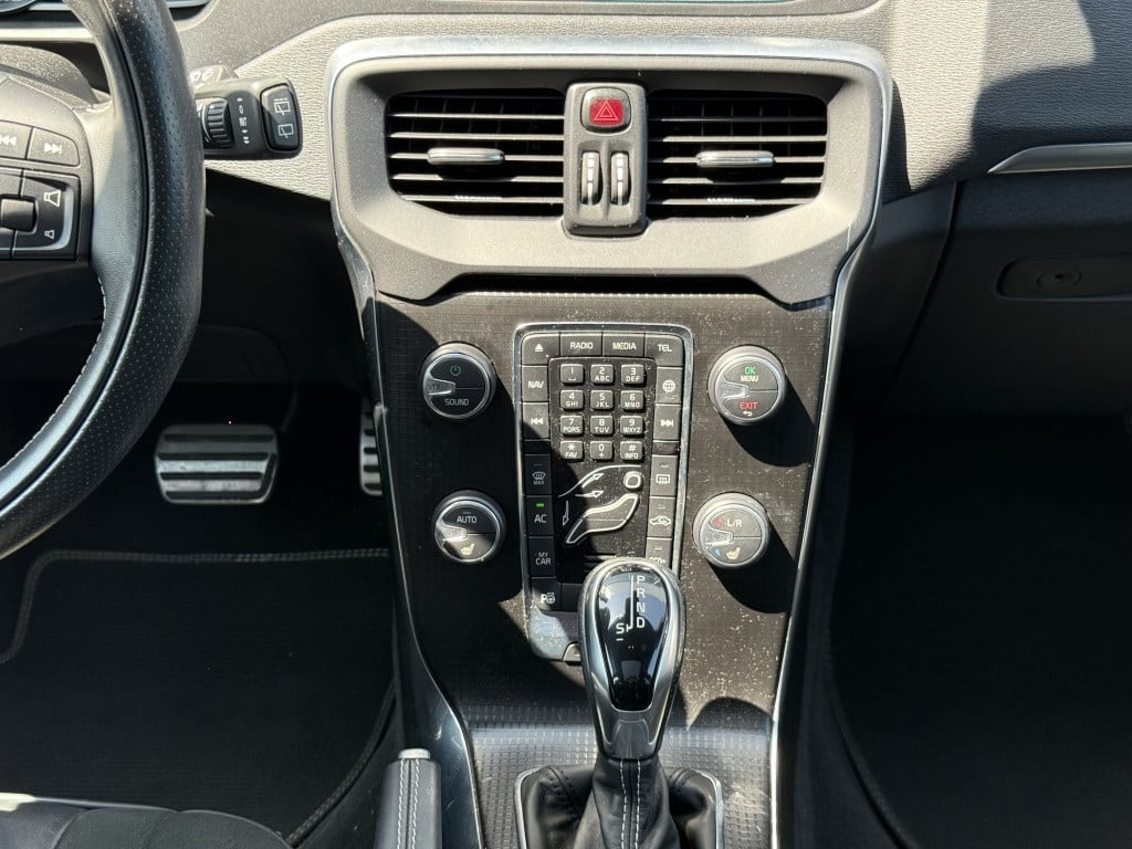Volvo V40 t3 153pk aut6 polar+ sport| panodak| camera| h&k sound| trekhaak