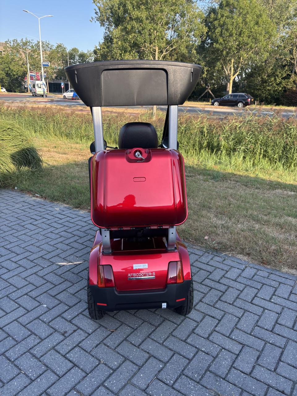 Nieuwe scootmobiel 4 wiel met overkapping