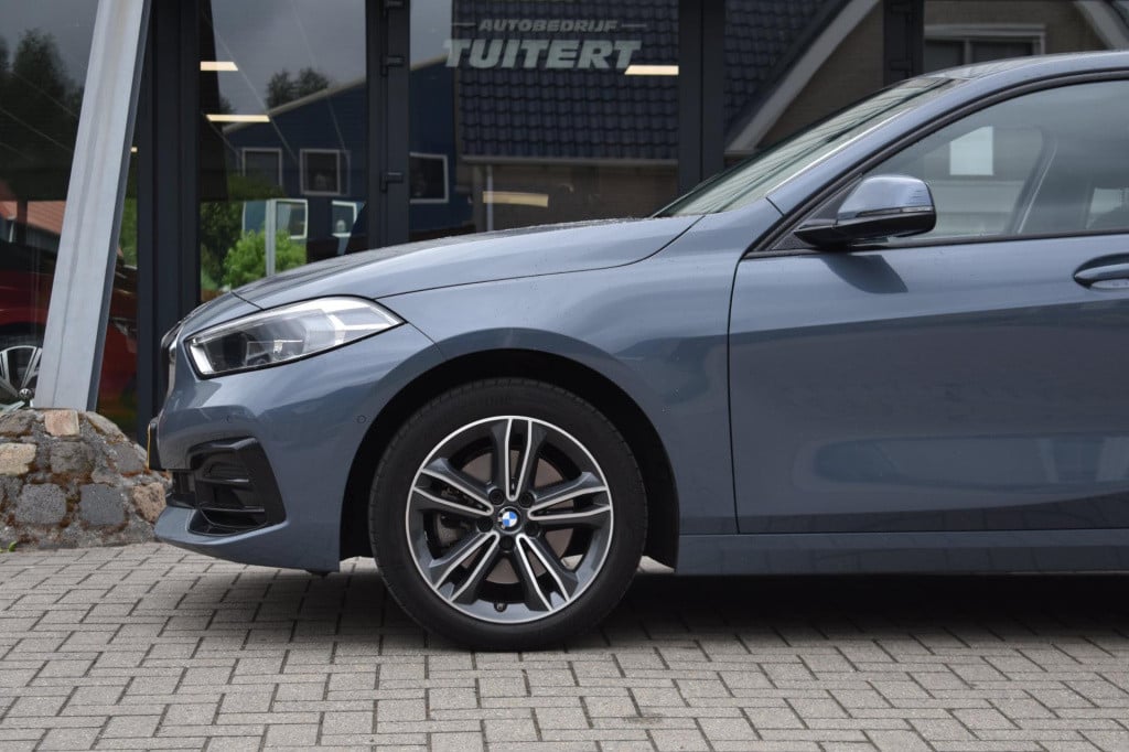 BMW 1 Serie 116i sportline | camera | apple carplay | android auto | nap | 