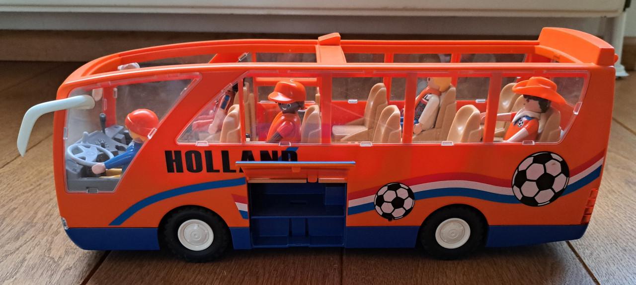 PLAYMOBIL HOLLAND VOETBALBUS ORANJE - 5025