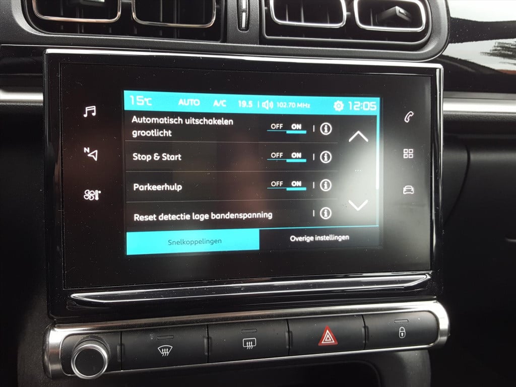 Citroen C3 shine 1.2 pt-110pk automaat navigatie via apple carplay & androi
