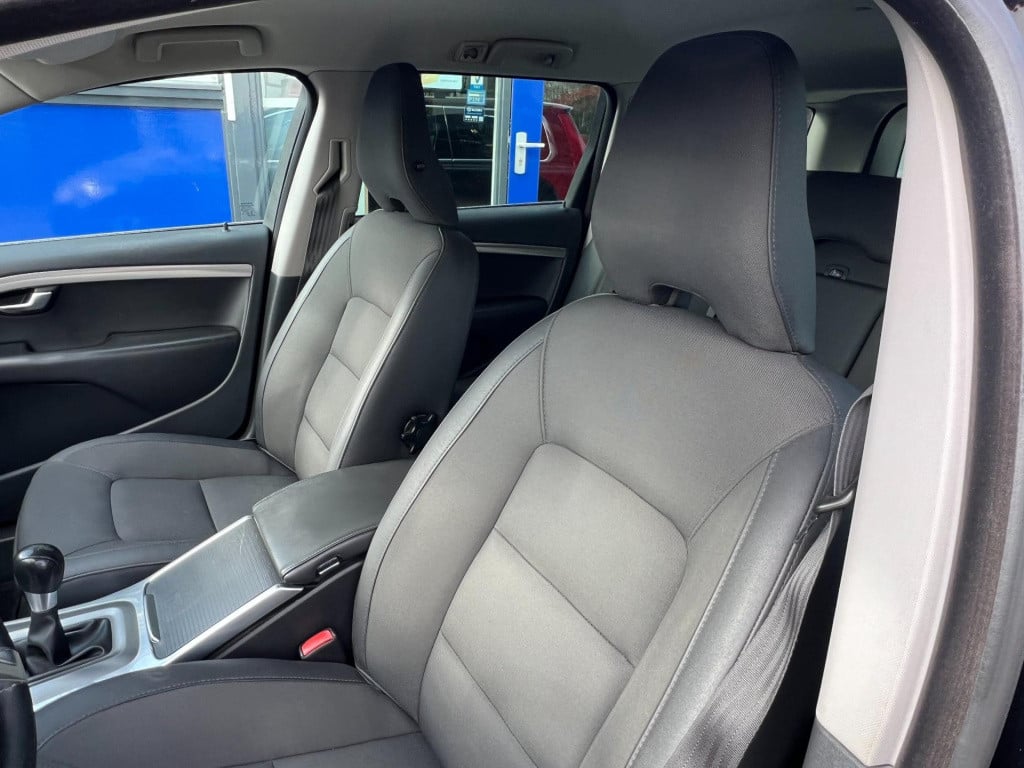 Volvo V70 1.6 d2 kinetic, trekhaak, navi, parkeersensoren enz...