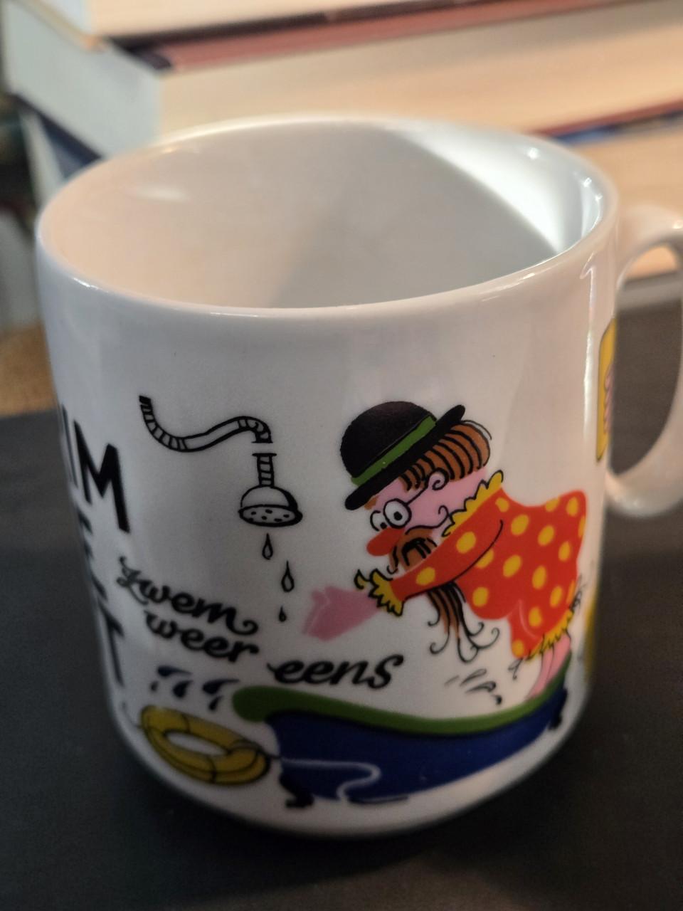 Twee mokken , Bavaria, met daarop de tekst "Trim je fit". uit 1969