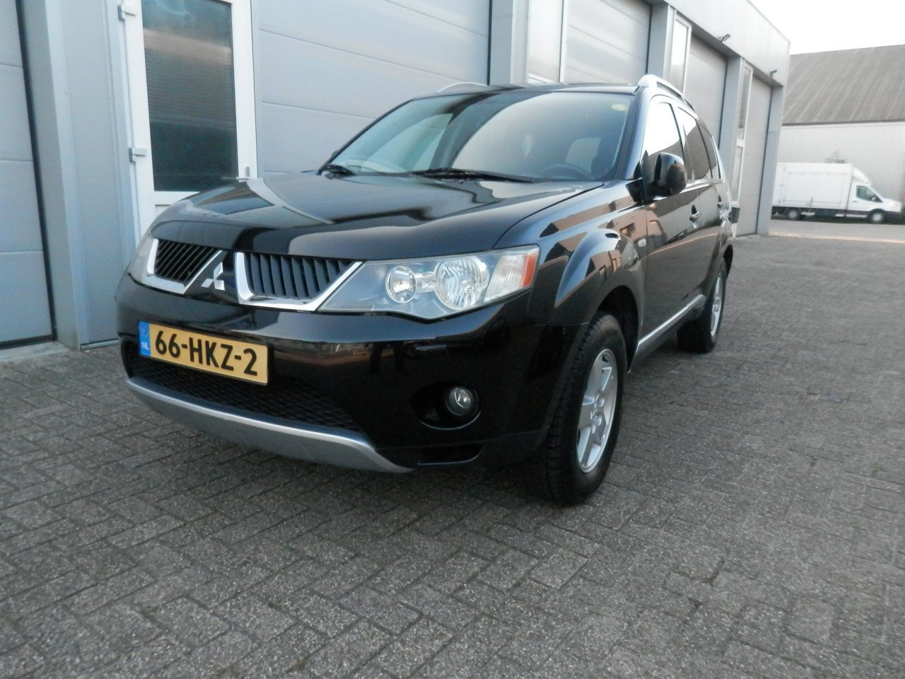 Auto Garant Biedt Aan: Mitsubishi Outlander 2.4 Instyle Automaat