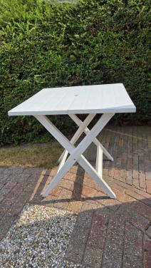 Witte kunststof inklapbare tuintafel
