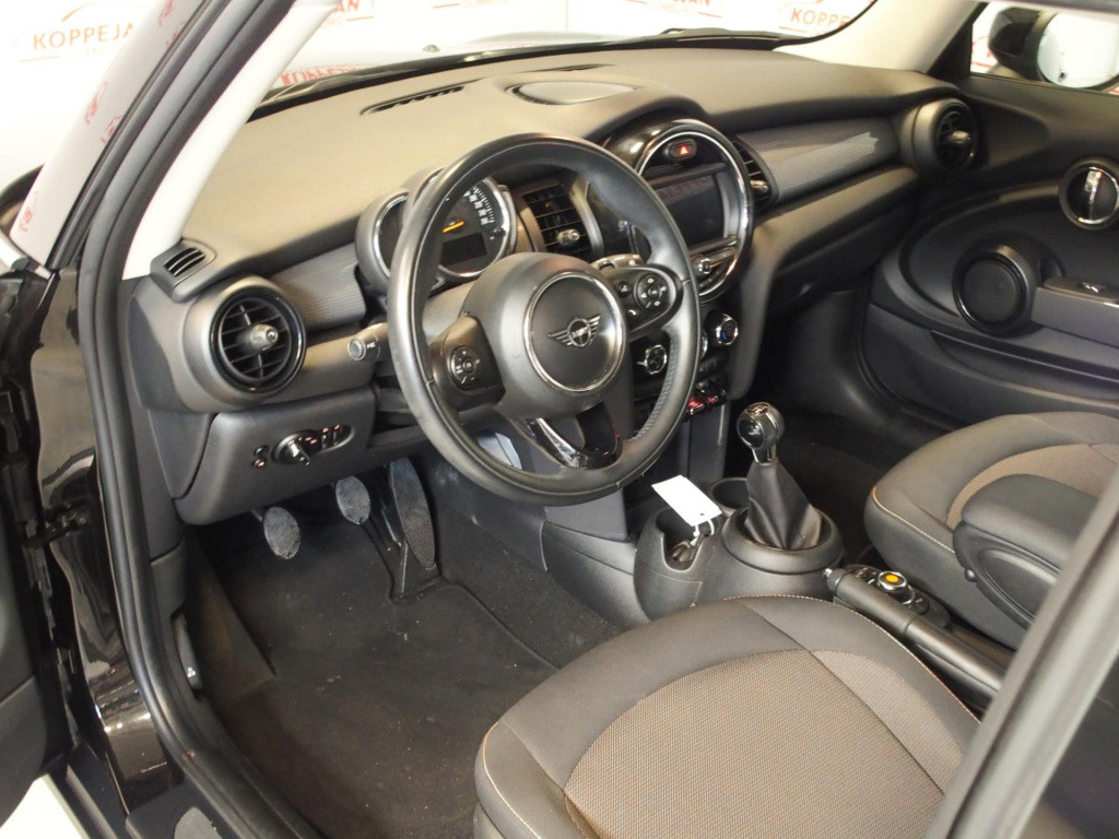 Mini Cooper 1.5 nl auto, carplay, cruise controle, parkeer sensoren