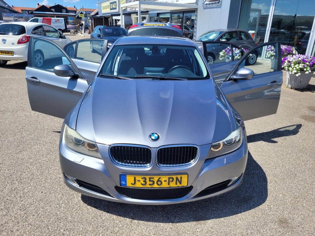 BMW 3-serie 316i business line navi.