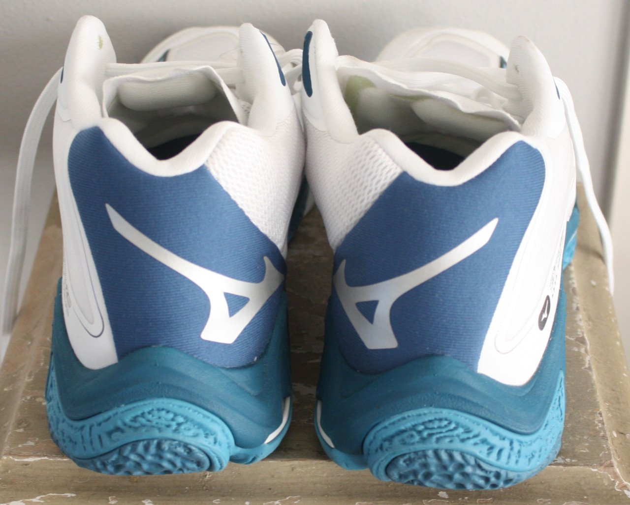 Nieuwe sport schoenen met lebel er aan vast maat 39